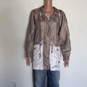 Outbrook 90s Tan and White Windbreaker  Jacket size S